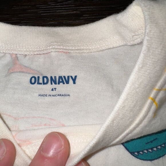 4t old navy shark tshirt - Picture 2 of 3
